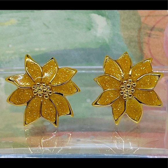 Vintage Golden Yellow Glitter Enameled Poinsettia Earrings - Picture 3 of 4